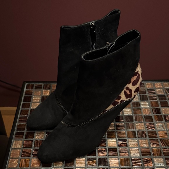 Kelly & Katie Black Heeled Boots with Leopard Detail - Picture 2 of 6